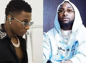 “You be influencer with a pant washer songwriter” Wizkid slaps Davido and his crew members with hot comeback following his clap back
